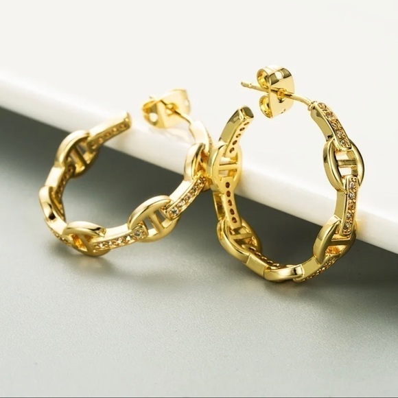 NEW 14K Gold Plated and Simulated Diamond Pig Nose Buckle Hoop Earrings - Picture 1 of 5